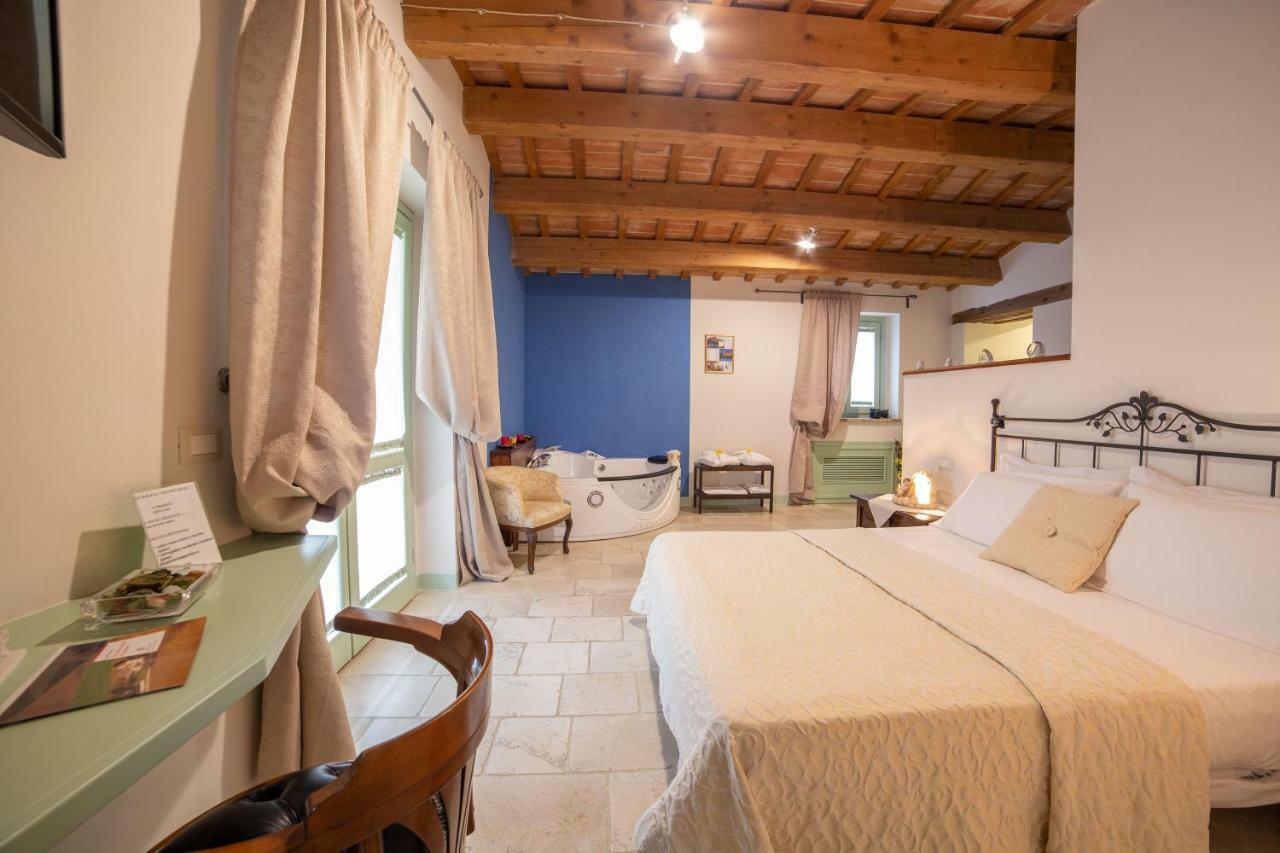 Le Maracla Country House Iesi Exterior photo